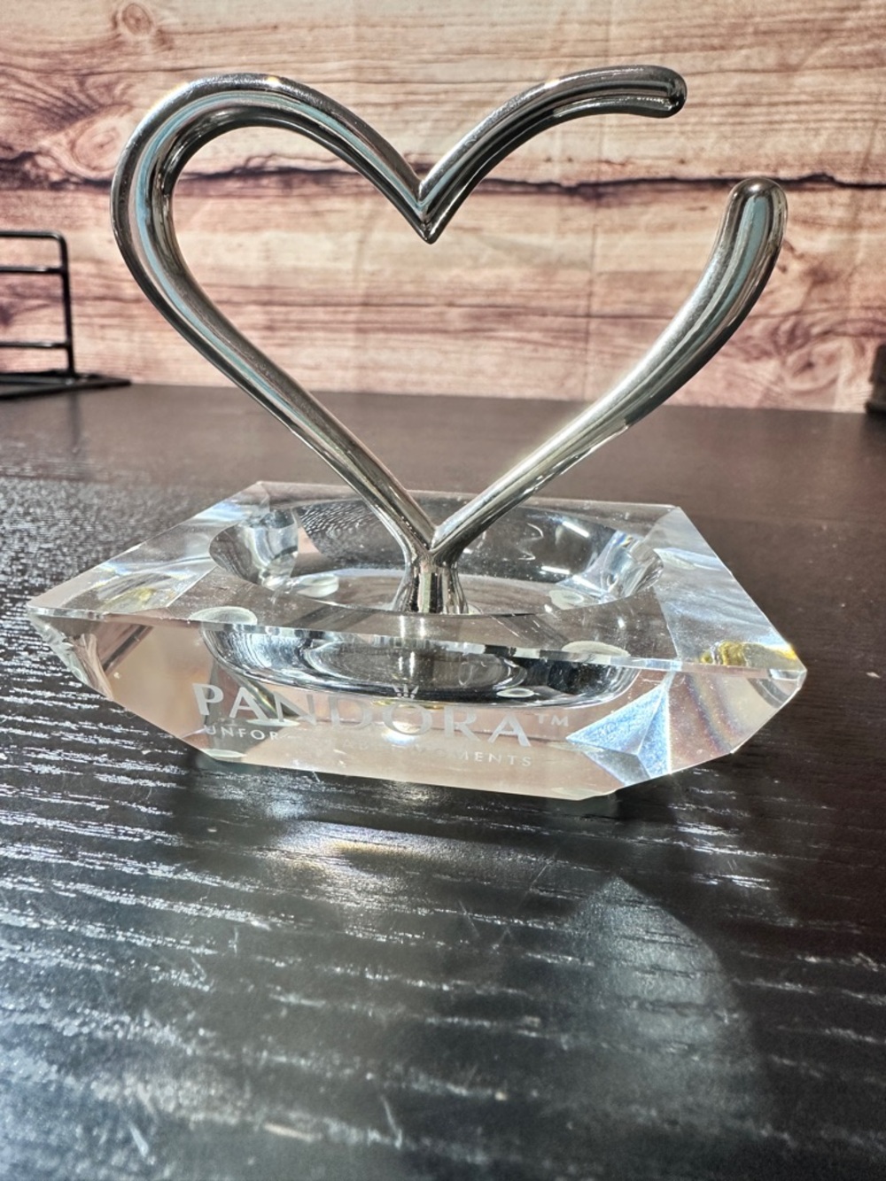 Pandora Unforgettable Moments Crystal Silver-tone Open Heart Jewelry Ring Holder